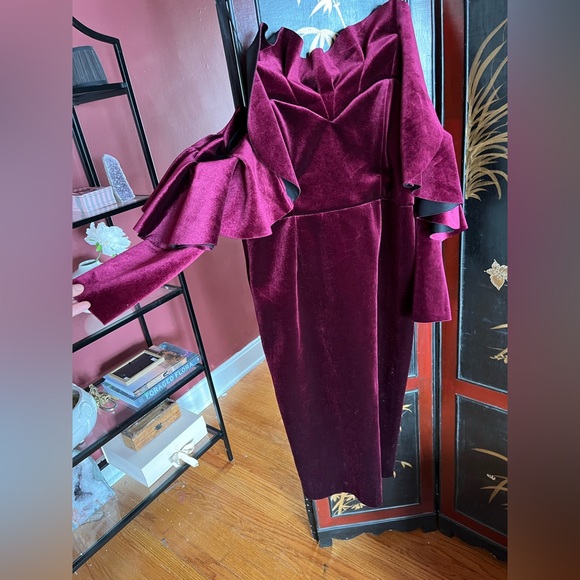 Velvet burgundy off shoulder gown - Picture 6 of 7
